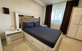 Discret Apartament One